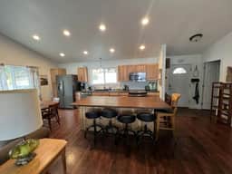Lakeview Terrace Retreat with Hot Tub - Image 2