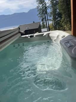 Lakeview Terrace Retreat with Hot Tub - Image 4