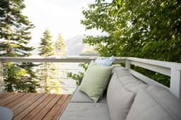 Stylish Waterfront Retreat in Bayview-Boat Dock - Image 2