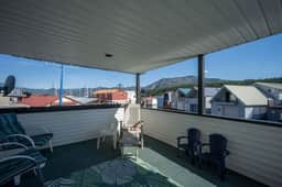 Waterfront Scenic Bay Floathome - Image 3
