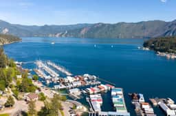 Waterfront Scenic Bay Floathome - Image 5