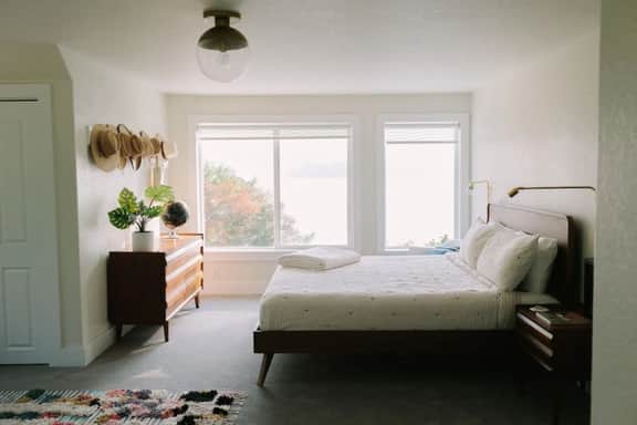 Hilltop Retreat w/ Lake & Mountain Views - Image 2