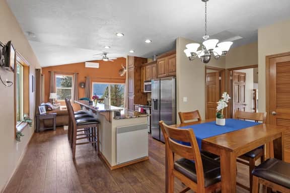 Lakeview Mountaintop Retreat in Bayview - Image 2