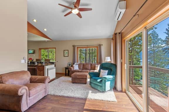 Lakeview Mountaintop Retreat in Bayview - Image 4