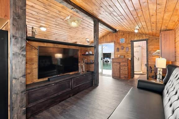 Waterfront Crooked Paddle Float Home - Image 3