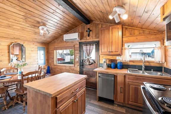 Waterfront Crooked Paddle Float Home - Image 2