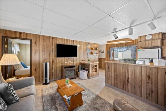Waterfront Scenic Bay Floathome - Image 2