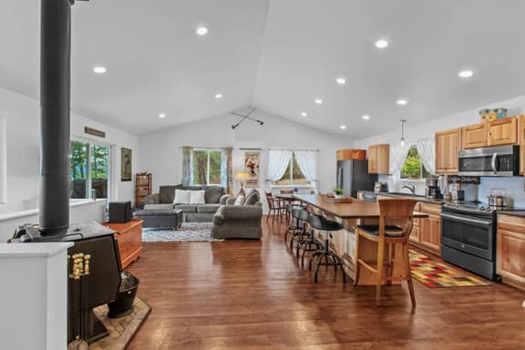 Lakeview Terrace Retreat with Hot Tub - Image 1